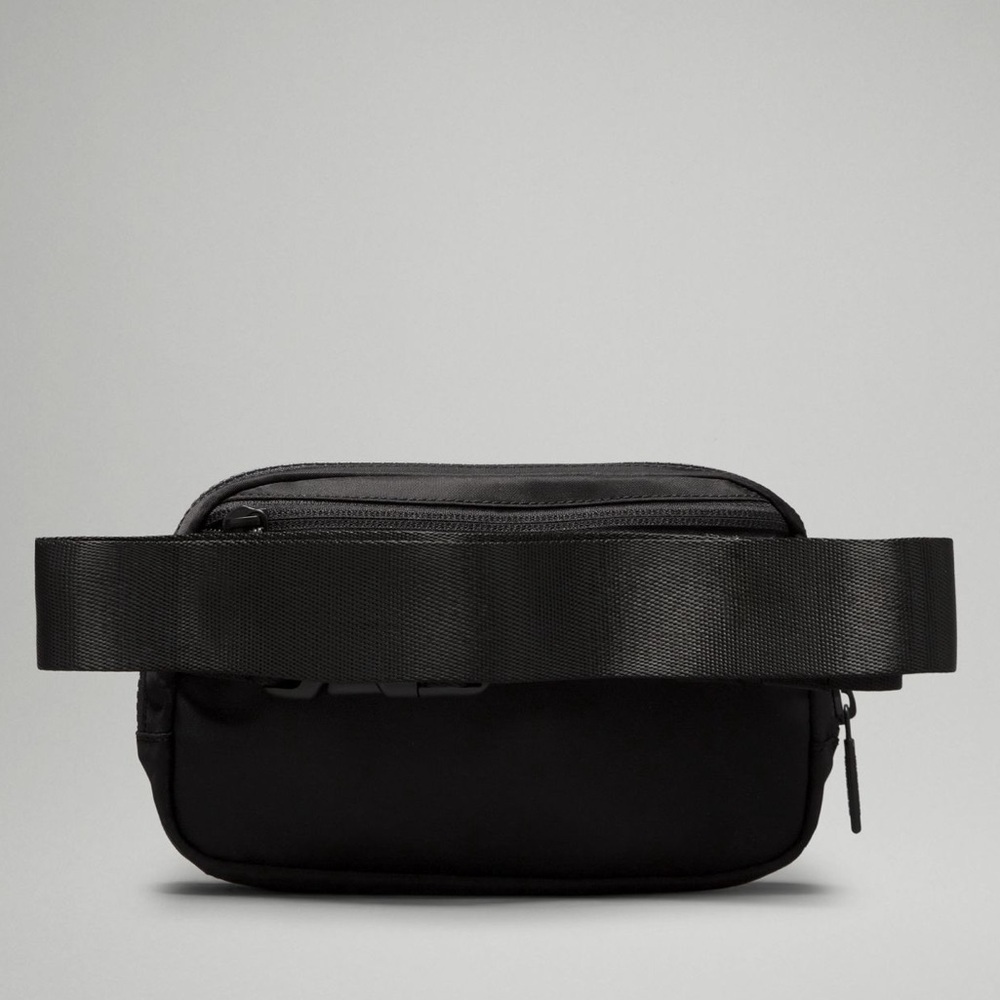 Lululemon Everywhere Belt Bag Black Crossbody Waist Bag Athletic Casual NWT - Picture 3 of 7